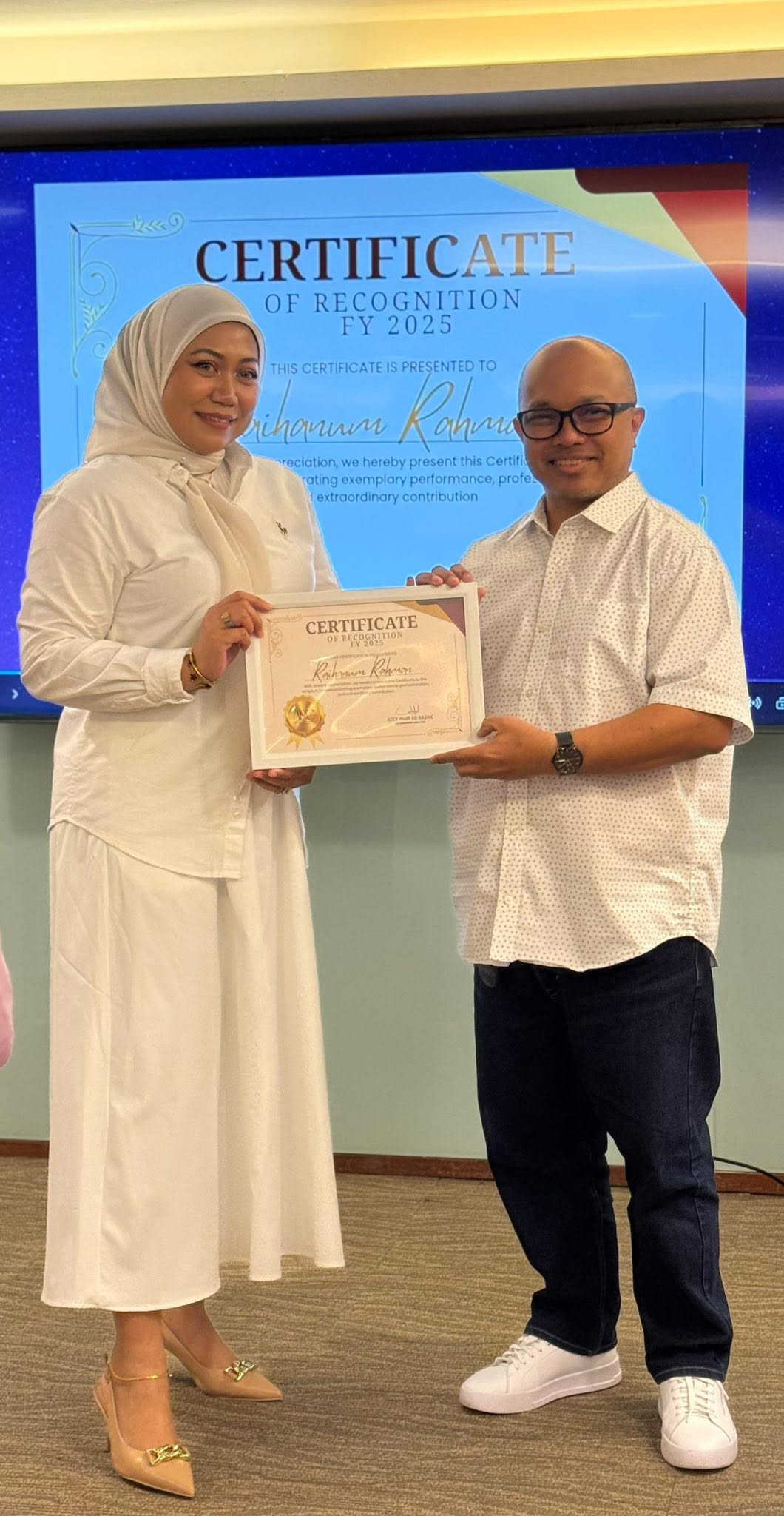 Founder bersama pihak luar