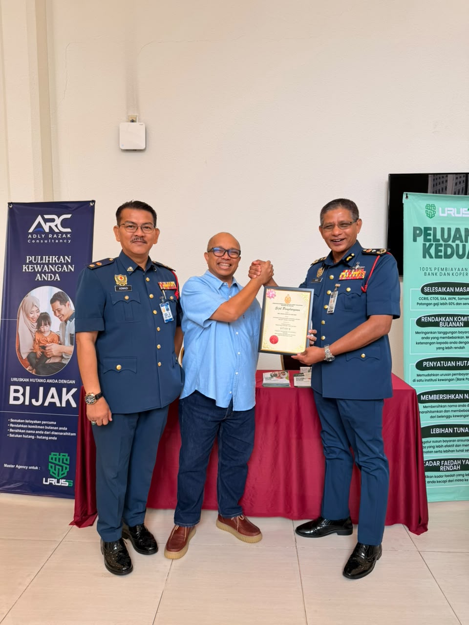 Pertemuan bersama pemimpin dan tokoh profesional